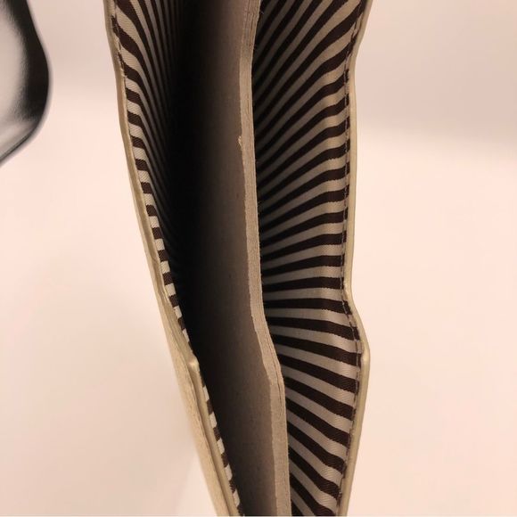 Henri Bendel Metallic Gold Embossed IPad/Tablet Case Sleeve Travel for Tech - Picture 8 of 9